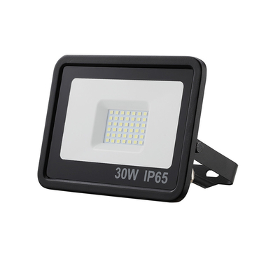 Iluminação exterior LED eficiente em termos energéticos com controlo inteligente